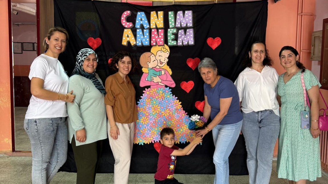 EN GÜZEL ÇİÇEKLER BUGÜN ANNELER İÇİN AÇTI!